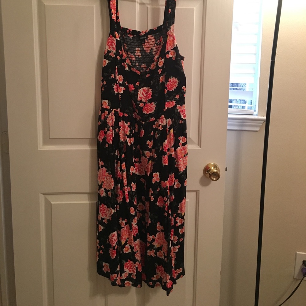 Floral dress with pockets!! Only worn once.