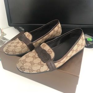 Gucci Flats -Excellent Condition !! box / dust bag