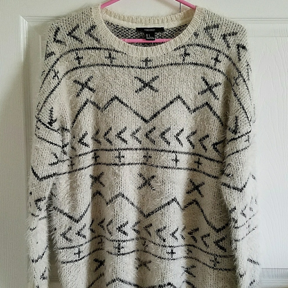 🐼 FOREVER 21 Chunky Fuzzy Knit Aztec Sweater NWT