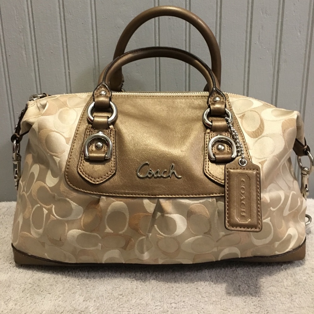 COACH HANDBAG
