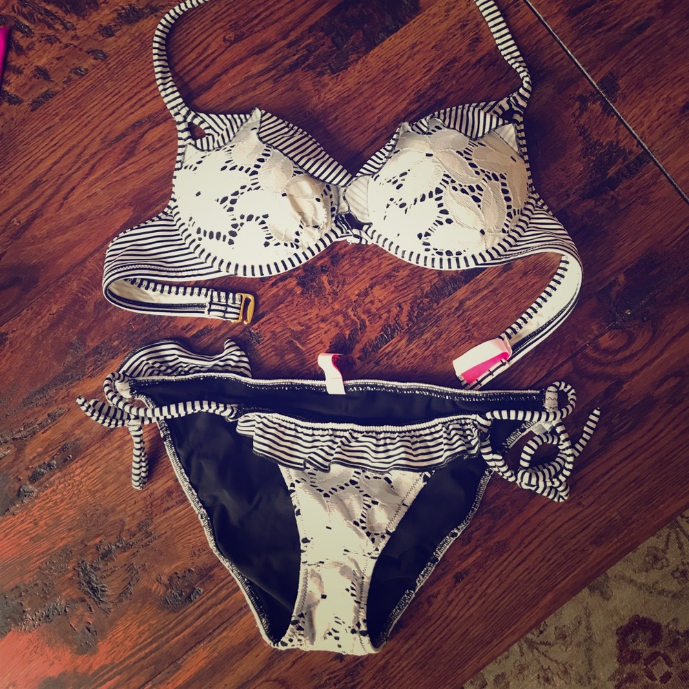 Victoria's Secret ruffle bikini set push up