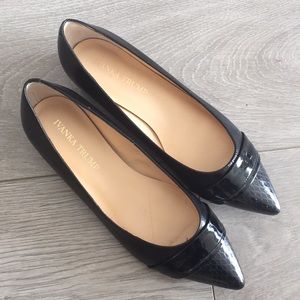 Ivanka Trump women’s flat black