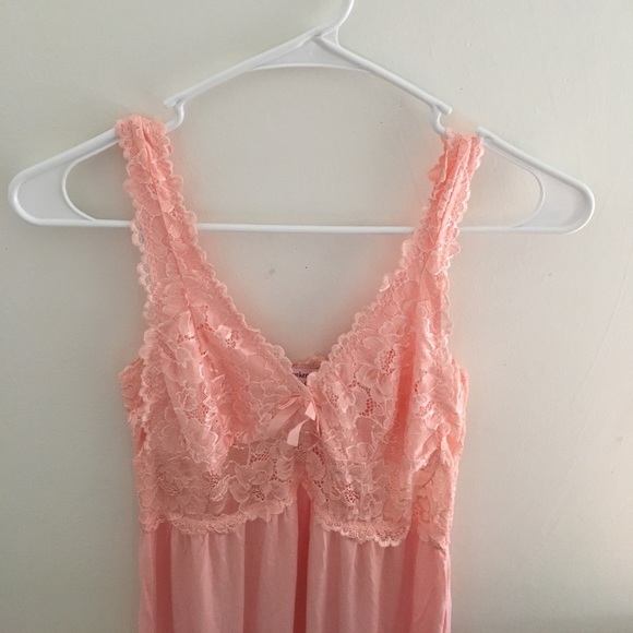 Lingerie - Picture 2 of 2