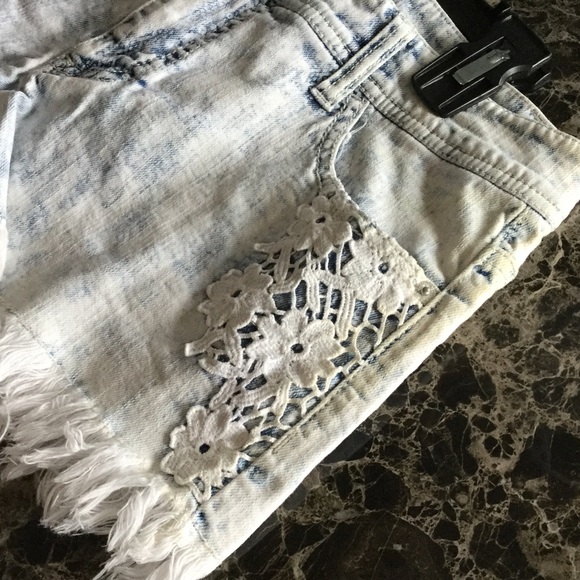 Mossimo low rise shorts - Picture 3 of 4