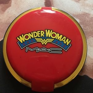 Mac cosmetics Wonder Woman pink power mineralize