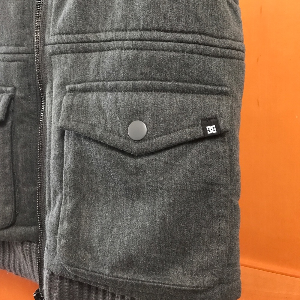 Insulated Cargo Vest - Picture 5 of 6