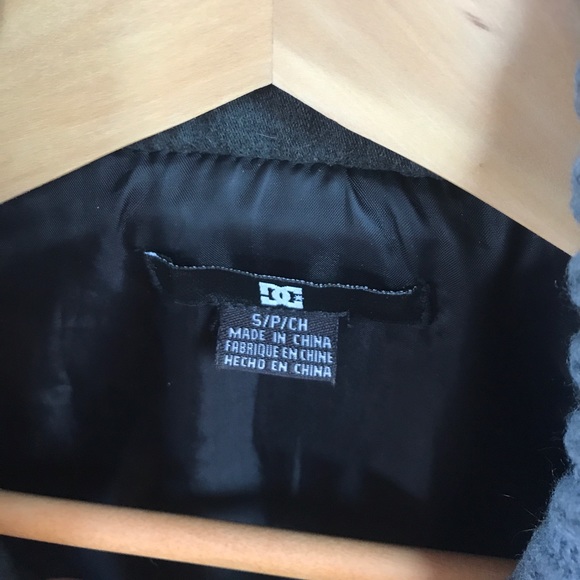 Insulated Cargo Vest - Picture 2 of 6