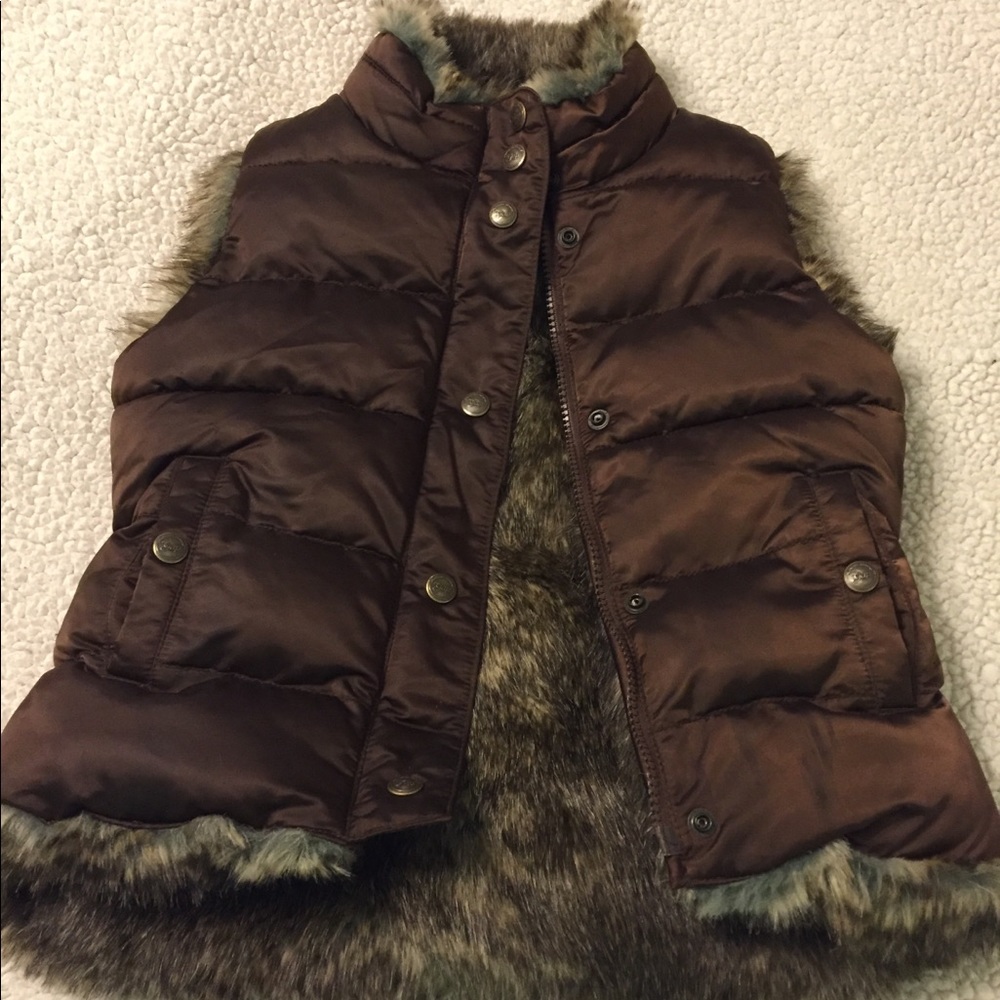 GAP kids faux fur reversible puffer vest