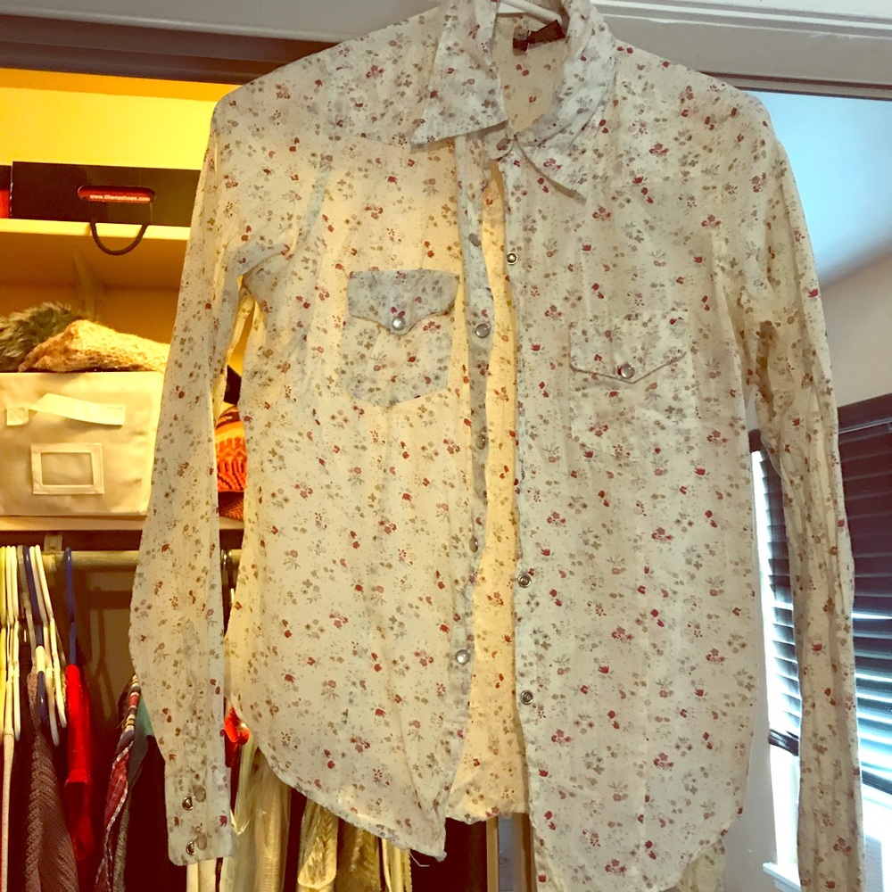 Small pearl snap western style blouse