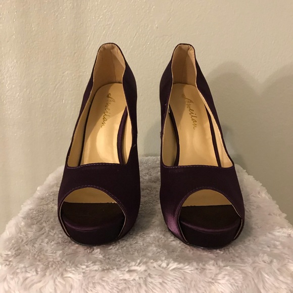 Rich purple heels for work or play - Picture 2 of 3