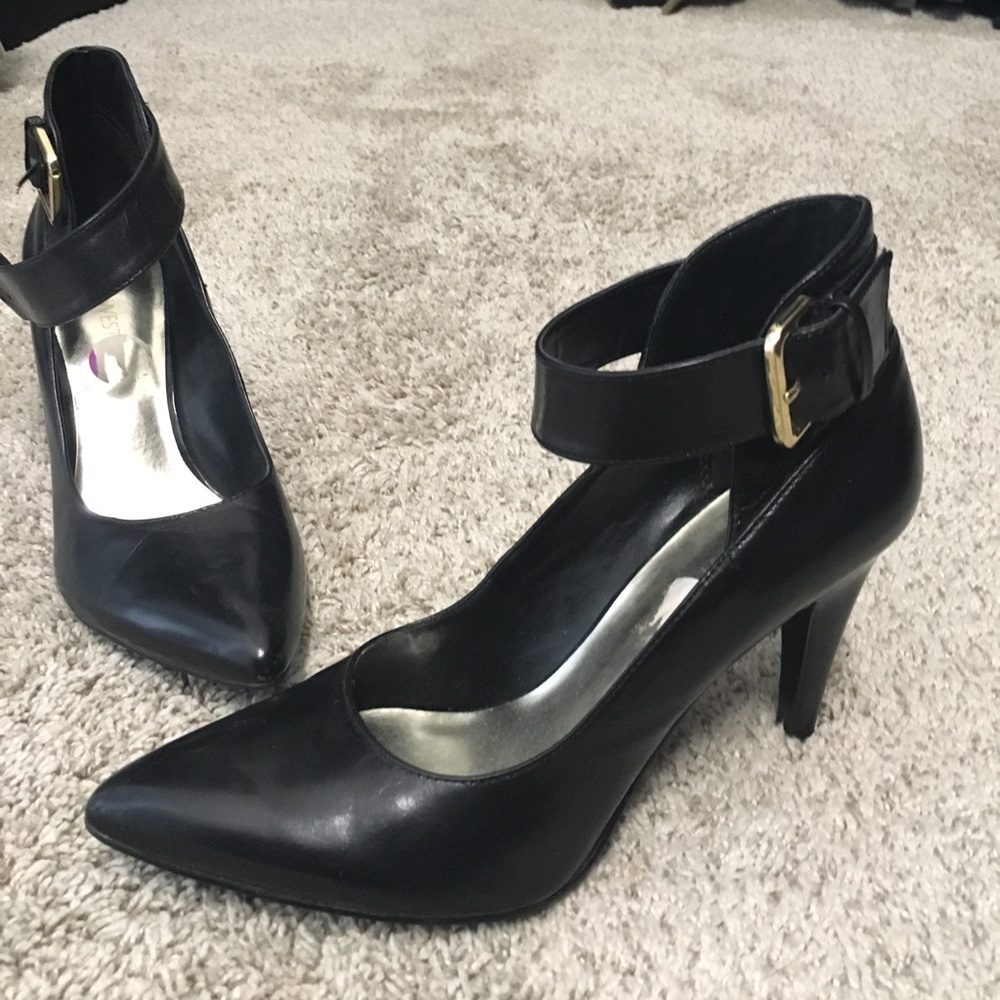 Black sexy pumps