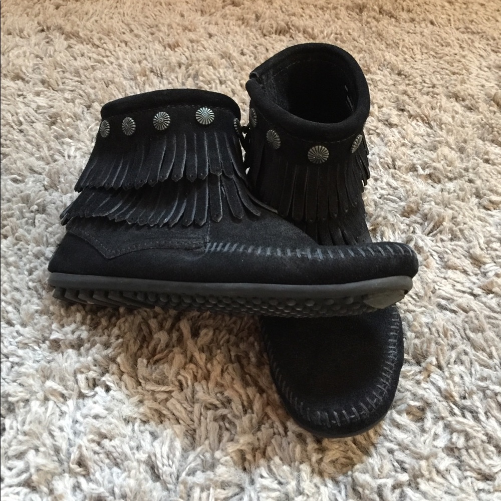 Size 6.5 Minnetonka booties