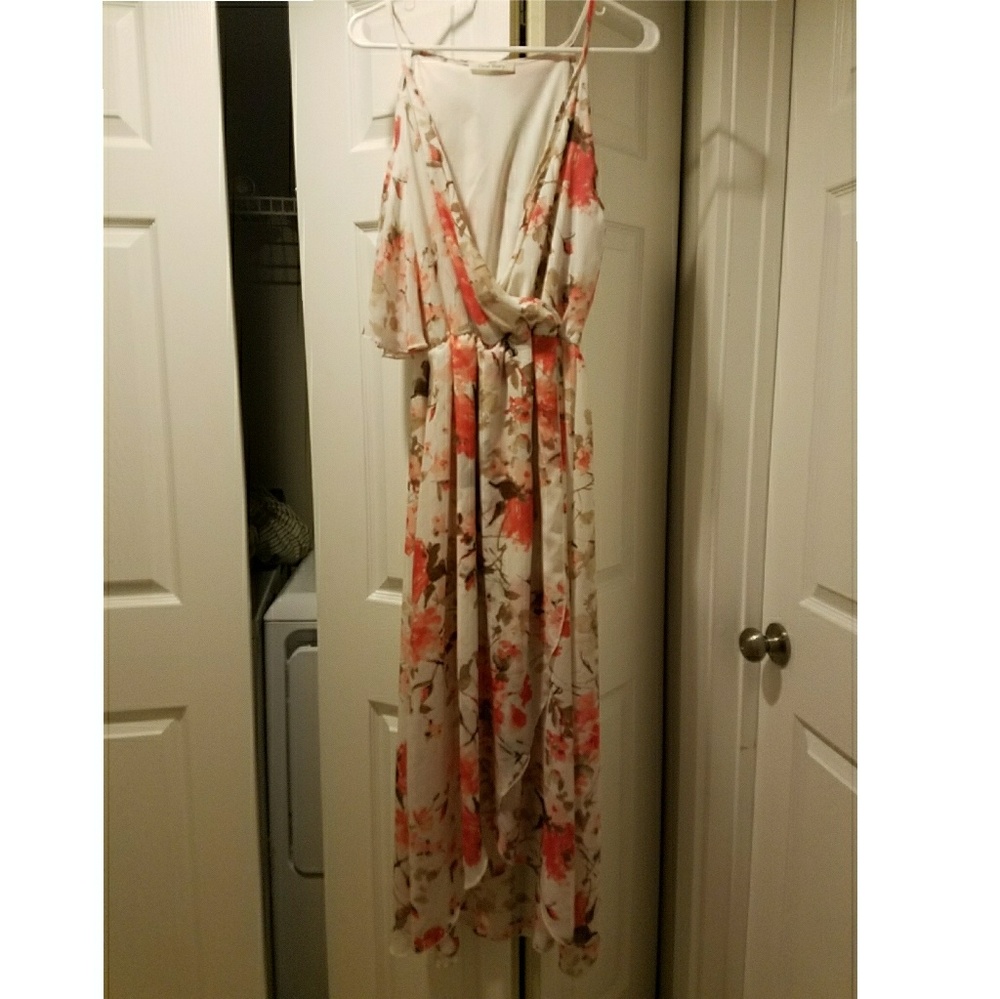 New pretty, vintage, flower decor dress.