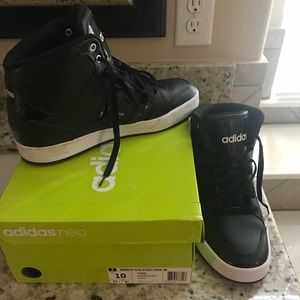 Women Adidas tennis shoes