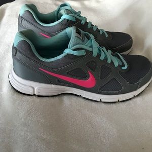 Women’s Nike sneaker