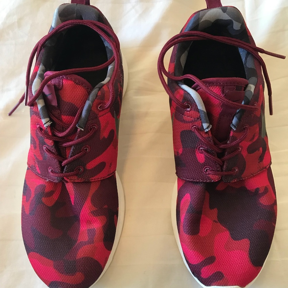 Nike Roshe One Print Gym Shoes