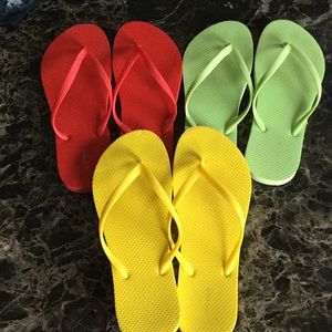 3 pairs flip flops