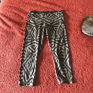 Lululemon olive & black capri leggings