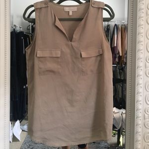 Neutral sleeveless top. Staple piece