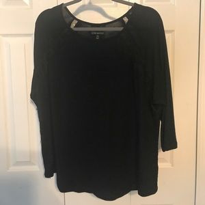 Half sleeve sweater with lace details.