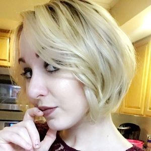 Meet your Posher, Cassandra