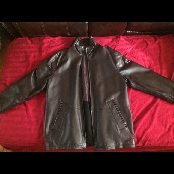 Size XL wilsons leather jacket like new condition. - Picture 1 of 4