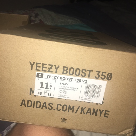 Yeezys 350 v2 Oreo main image 5