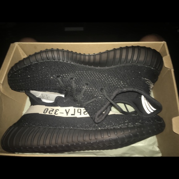 Yeezys 350 v2 Oreo