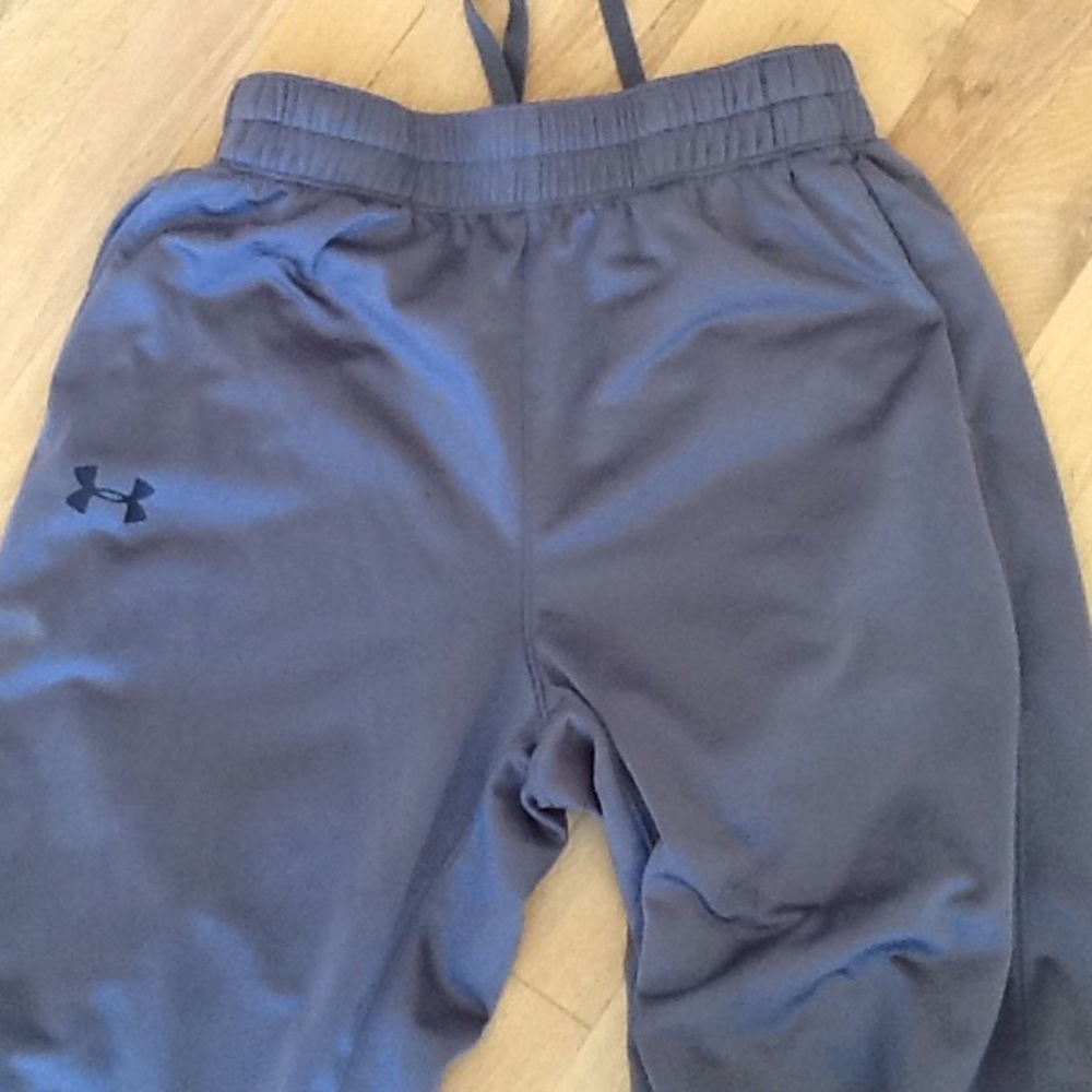 Under Armour gray sweatpants size M.