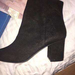 Black heeled boots