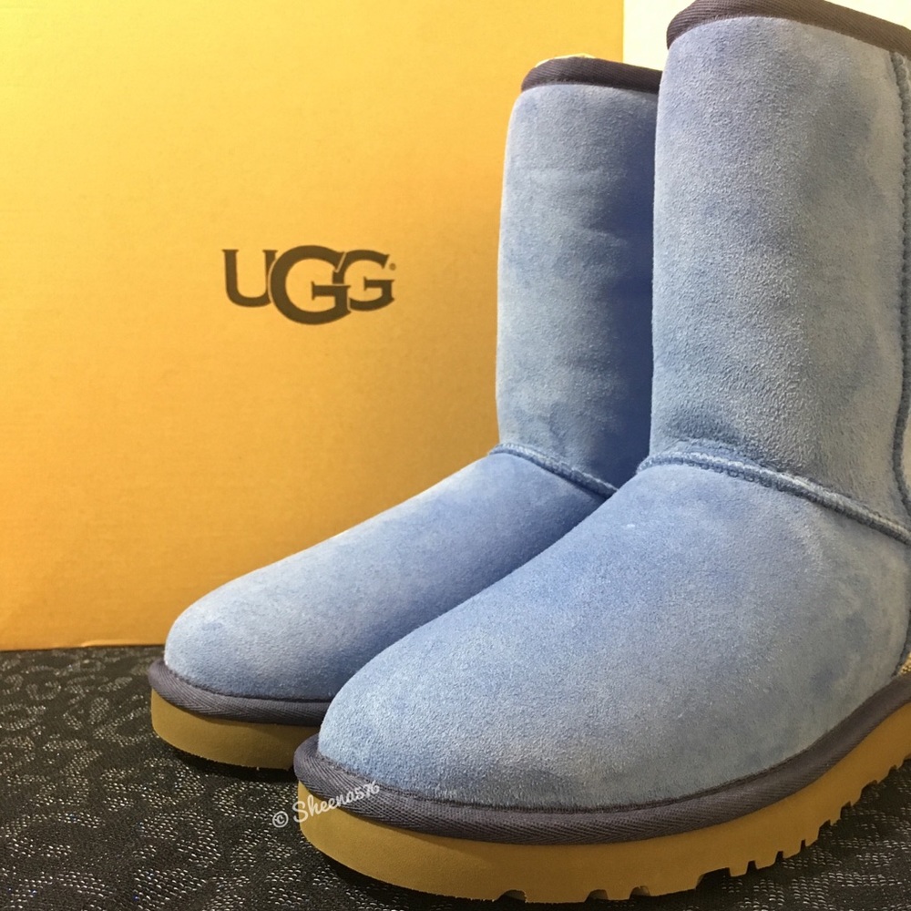 UGG Australia Classic Short Boot - Picture 2 of 5