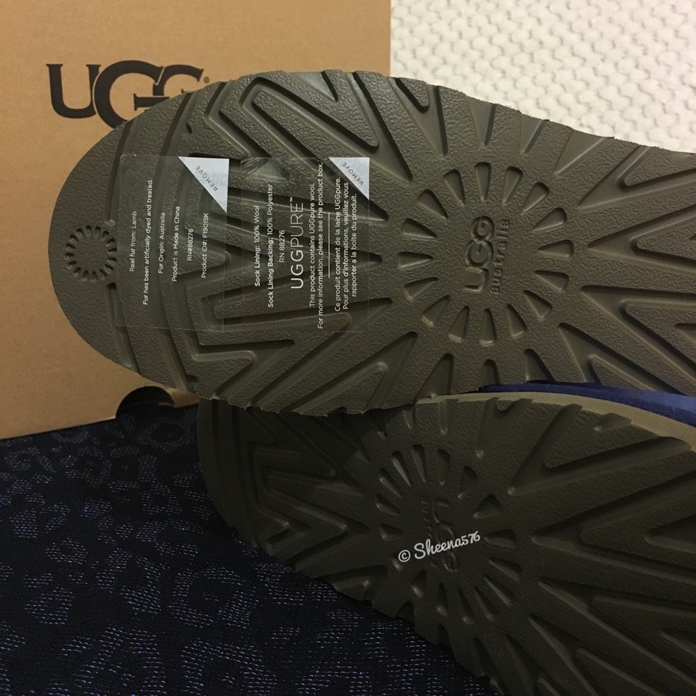 UGG Australia Classic Short Boot - Picture 4 of 5