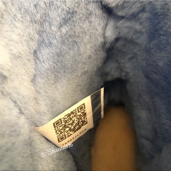 UGG Australia Classic Short Boot - Picture 5 of 5