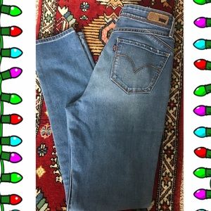 Levis jeans size 28