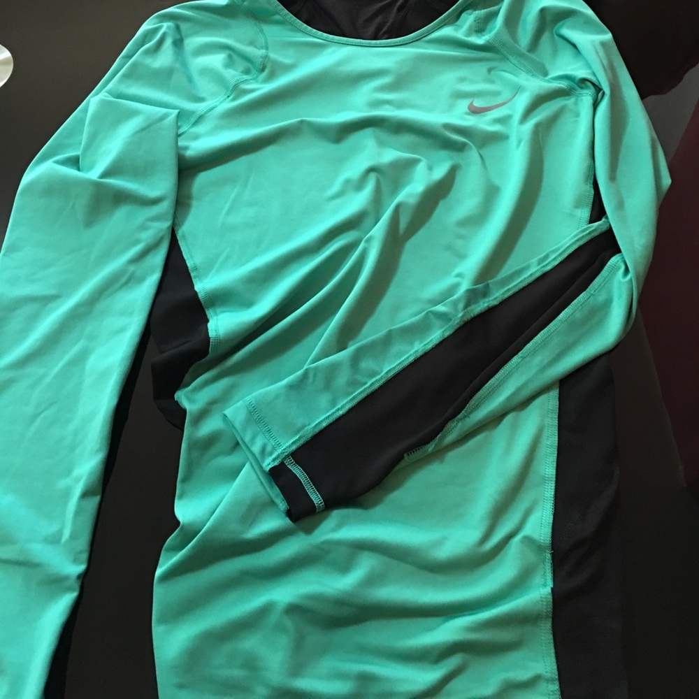 NIKE woman athletic blouse