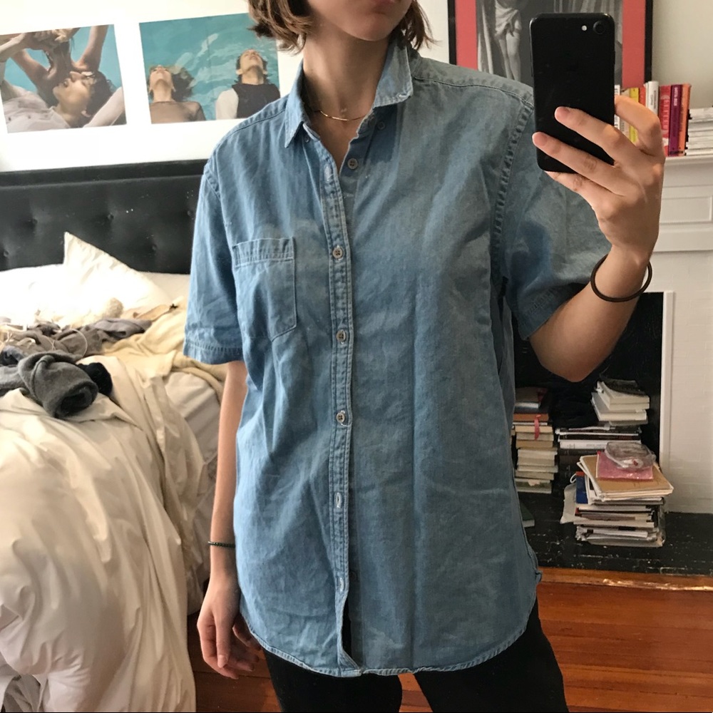 Short-sleeve denim button-down