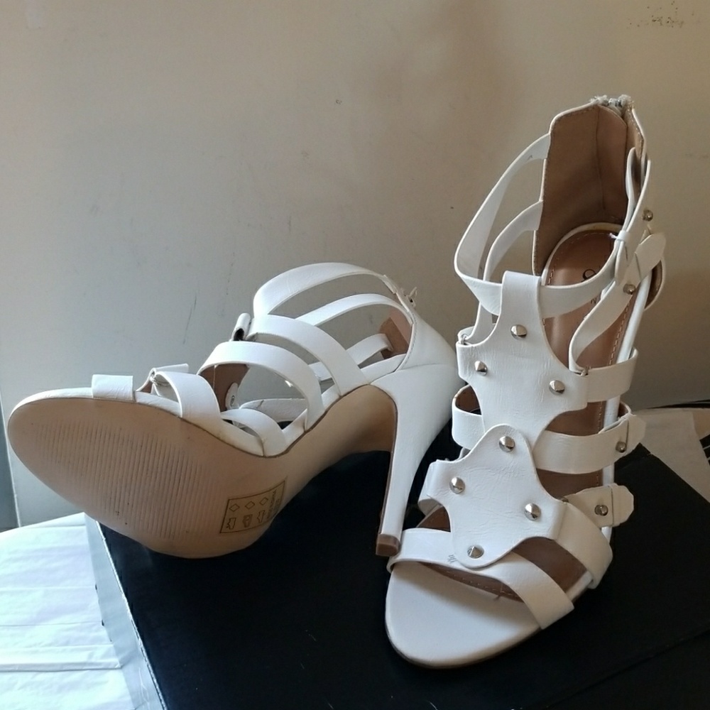 Sandals - Picture 3 of 3