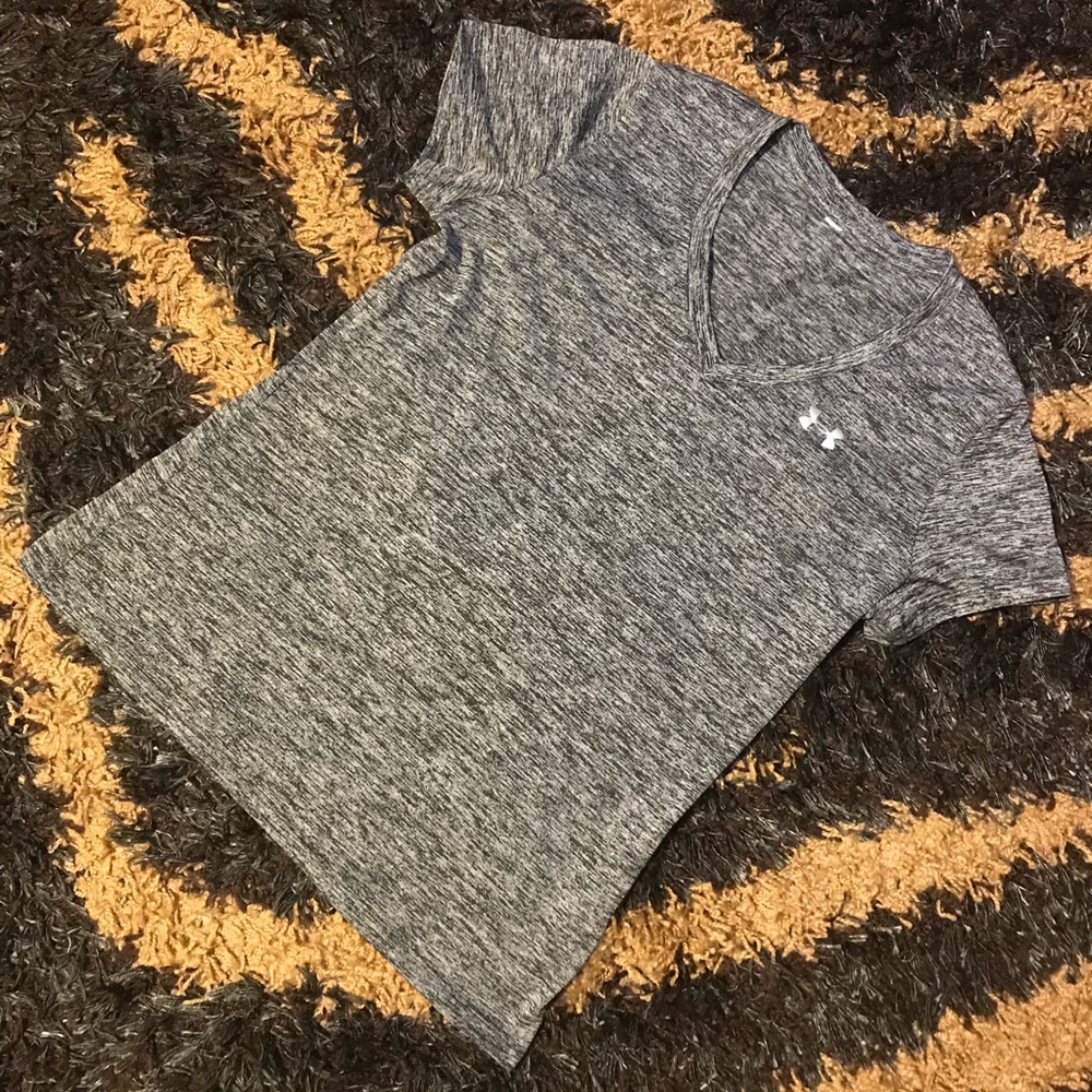 🚨CLEARANCE! Under Armour Gray Sports Tee