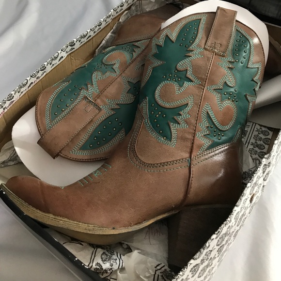 Beautiful brown and teal cowboy boots - Picture 2 of 3