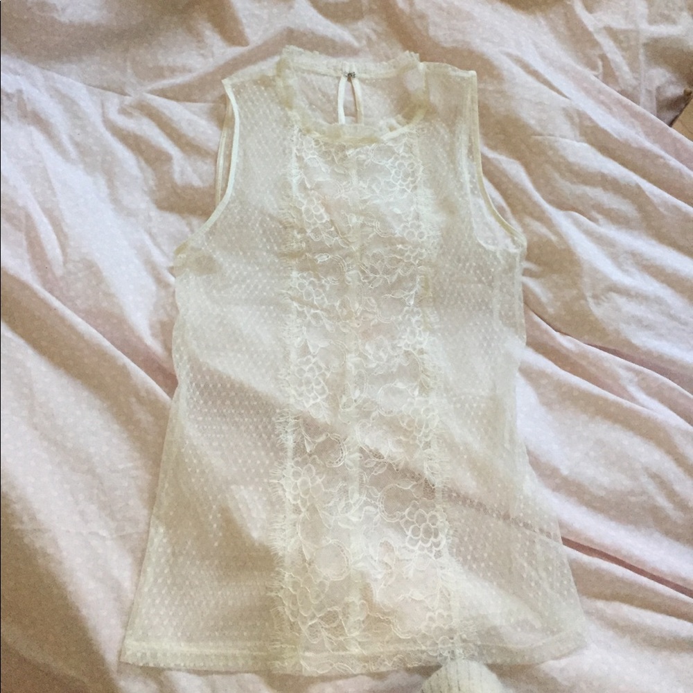 Lace sleeveless blouse