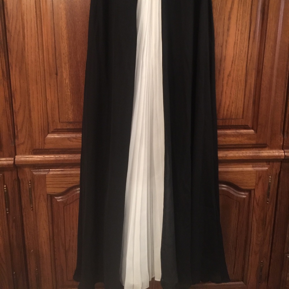 Pearce Fionda Black & White Column Dress - Picture 3 of 7