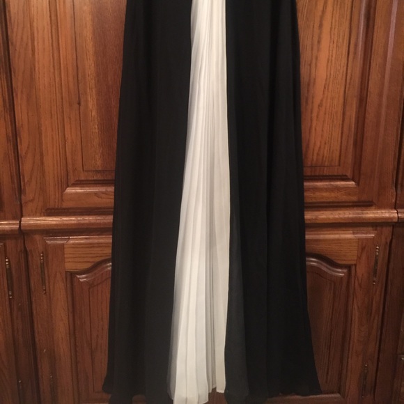 Pearce Fionda Black & White Column Dress - Picture 3 of 7