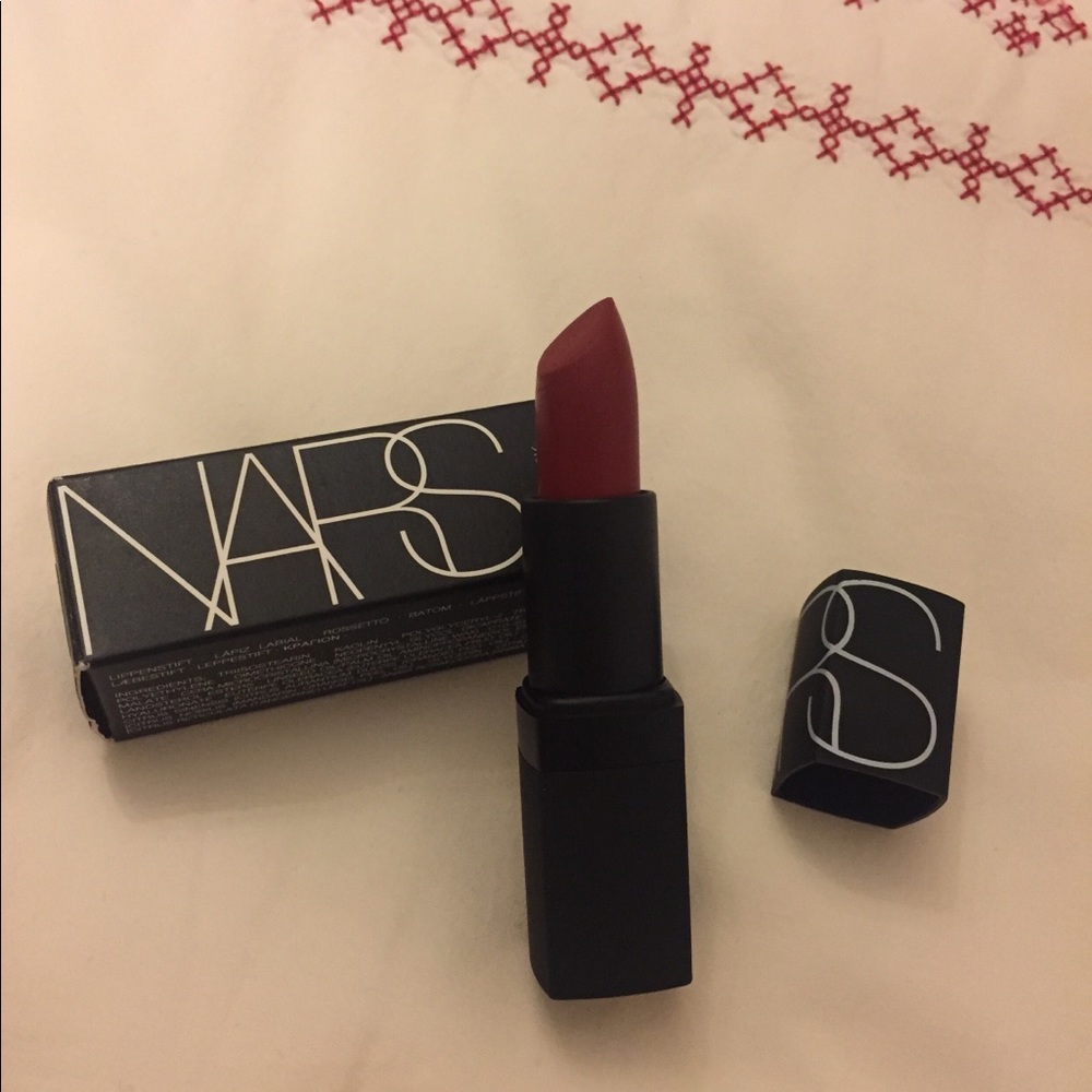 NARS lipstick Rouge À Lèvres in red lizard