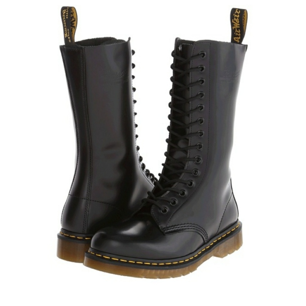 14-EYE 1914 BOOT IS MADE WITH SMOOTH LEATHER SZ5 W