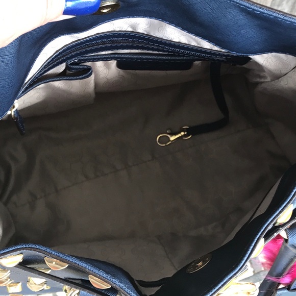 😍STUNNING 😍! Limited Edition Pyramid Stud Set 😍 - Picture 6 of 8