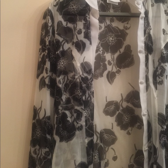 White and black print chiffon blouse - Picture 3 of 6