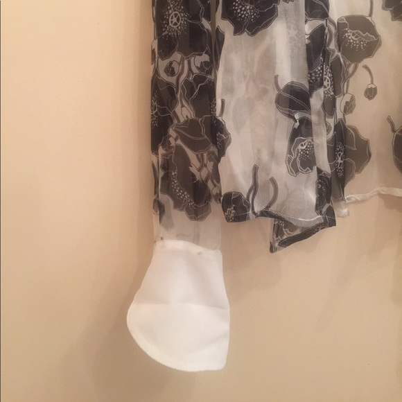 White and black print chiffon blouse - Picture 4 of 6