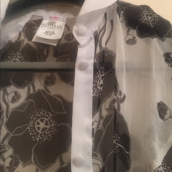 White and black print chiffon blouse - Picture 5 of 6