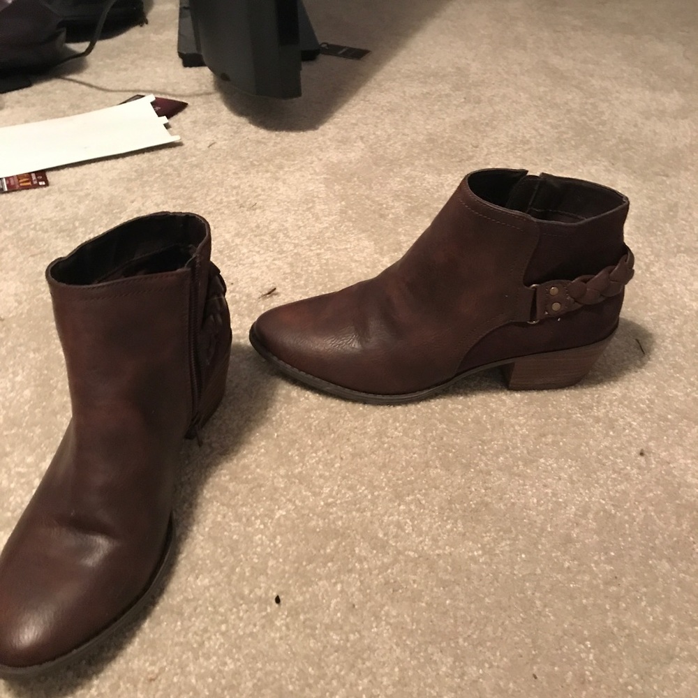 American Eagle booties