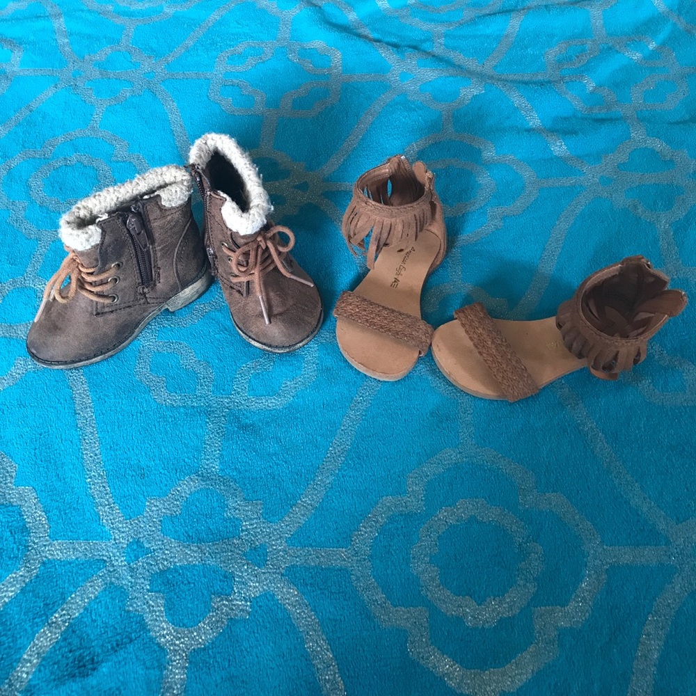 Two pairs of Baby shoes grls sz 4 & 5 and a hat